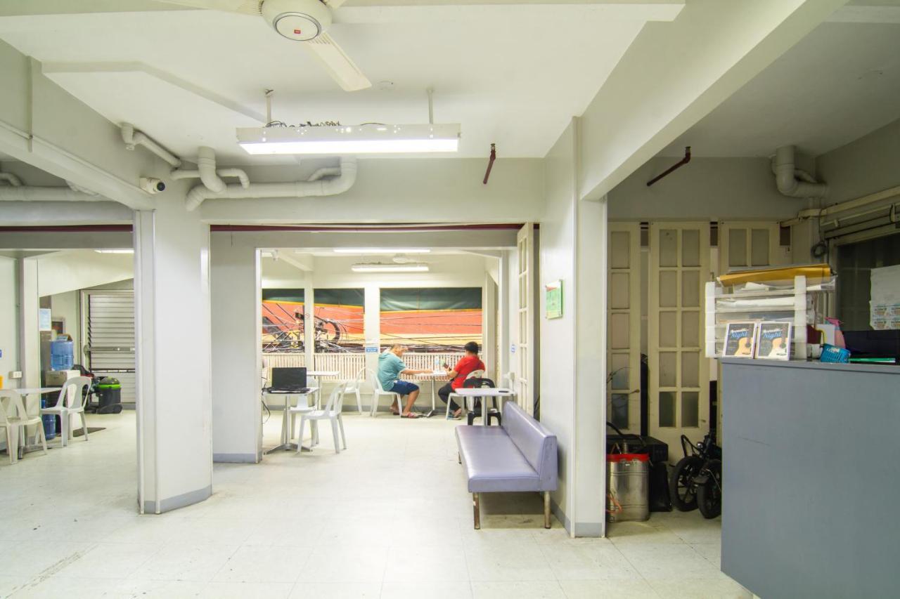 Ark Hostel City Center Manila Pasay Exterior photo