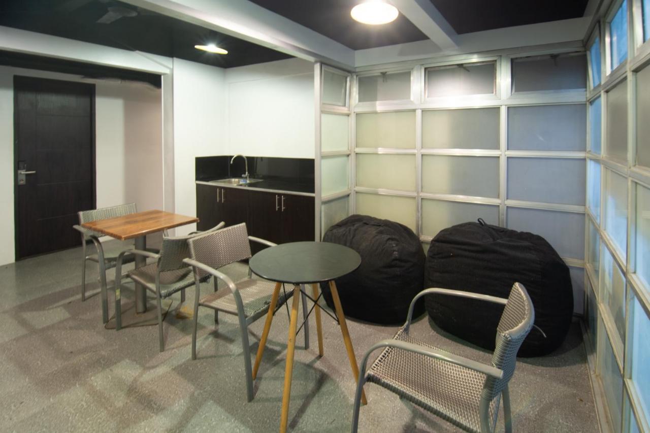Ark Hostel City Center Manila Pasay Exterior photo
