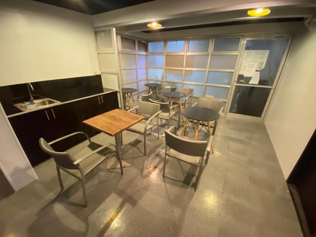 Ark Hostel City Center Manila Pasay Exterior photo